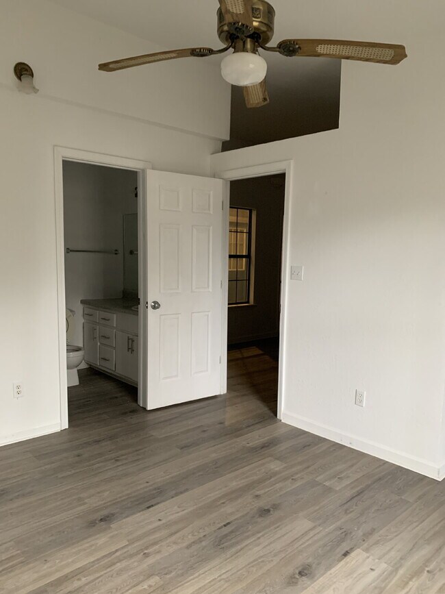 Building Photo - 1115 W Jefferson Ave