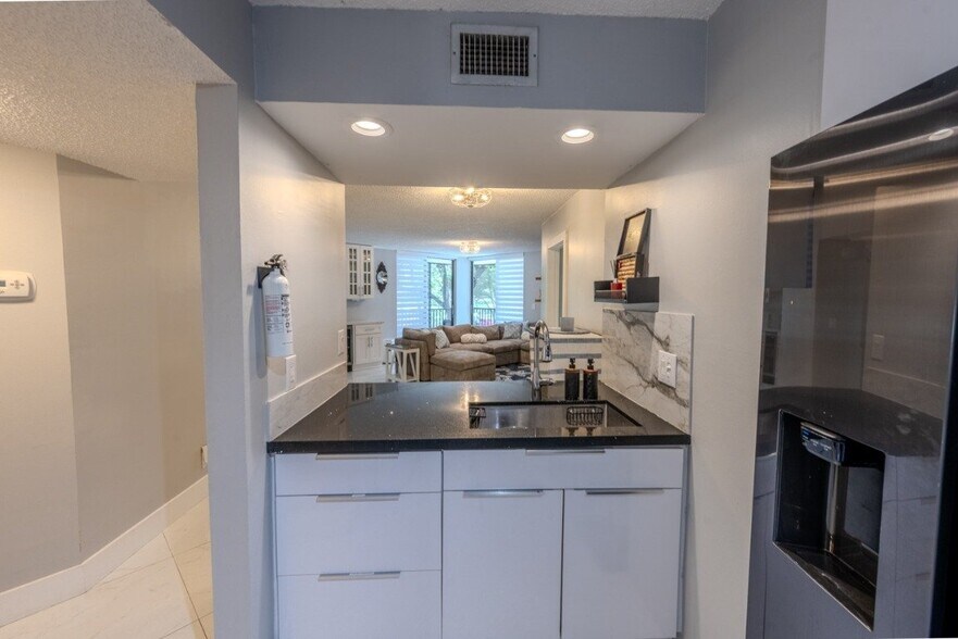 Building Photo - 10451 W Broward Blvd