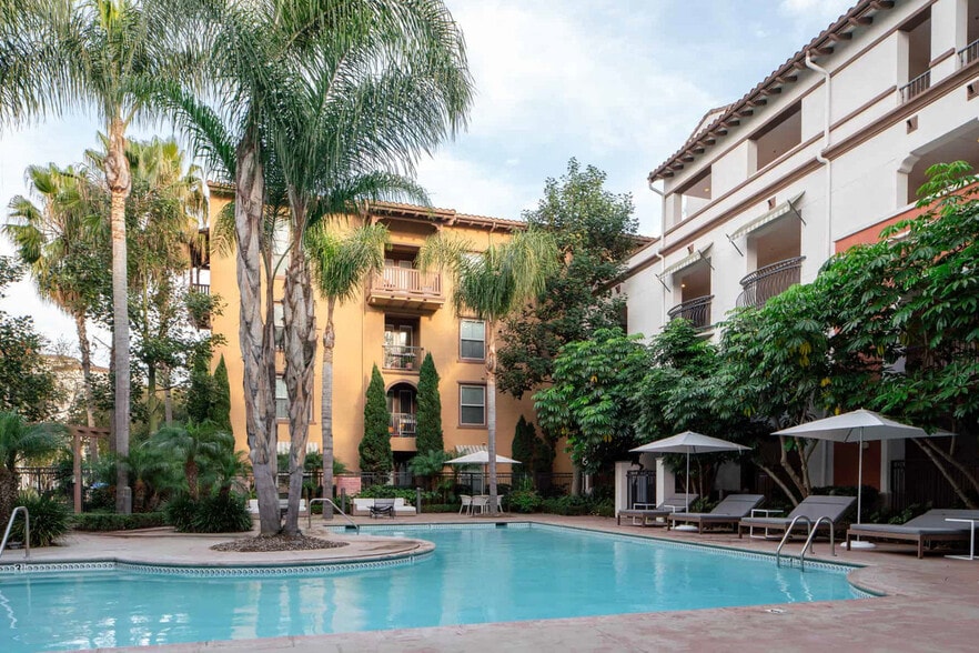 Building Photo - 7225 Crescent Prk W