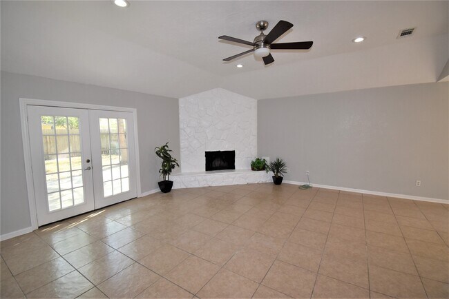 Building Photo - 18007 Forest Cedars Dr