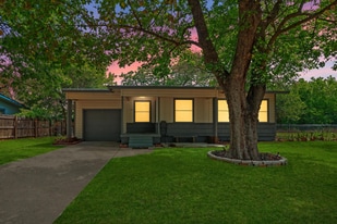 Building Photo - 319 Arnold Ave