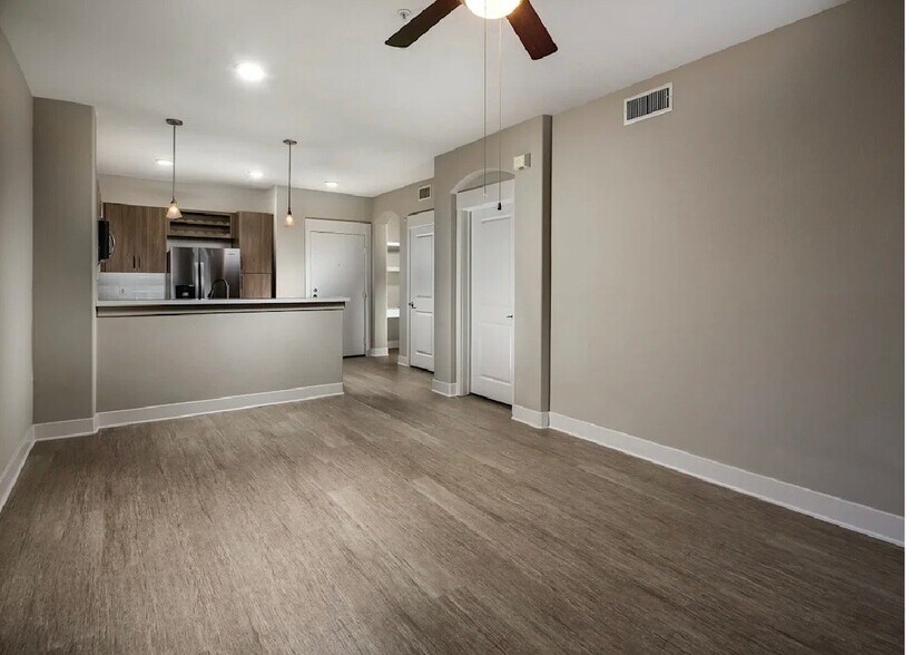 Building Photo - 24555 Town Center Dr