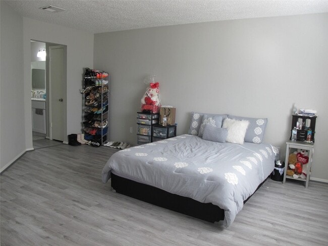 Building Photo - 14207 Long River Ct