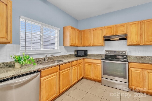 Building Photo - 15635 Normans Landing Dr