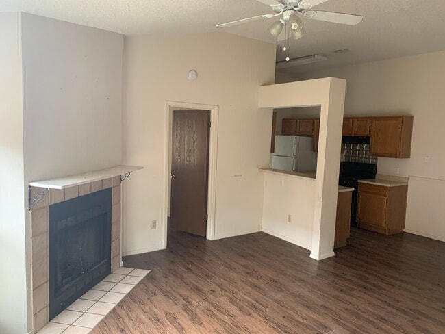 Livig room - 1506 S Medina St