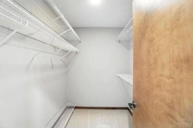Building Photo - Luxury, Privacy, and Convenience All in One!