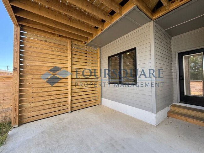 Building Photo - Modern 4-Bed Townhome with Designer Finishes, Dual Balconies & EV-Ready Garage – Inside the Beltl...