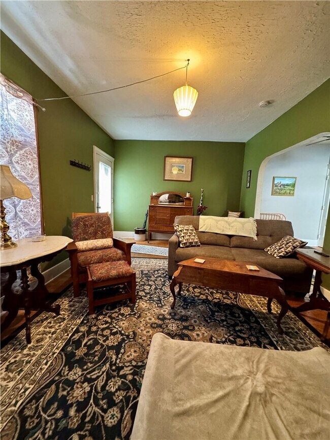 Building Photo - 275 Rosedale St