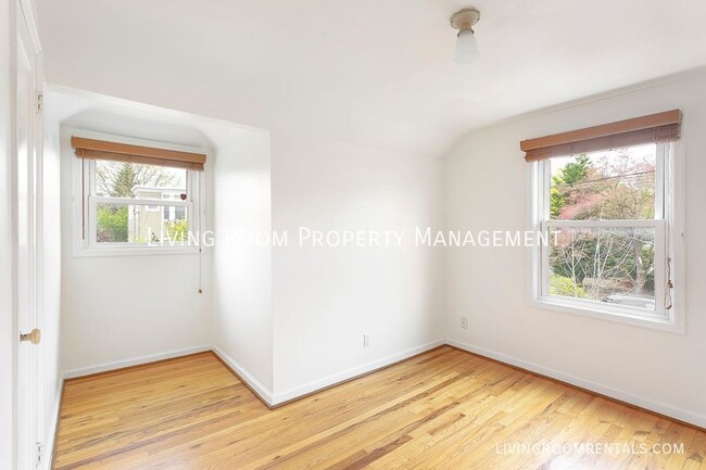 Building Photo - 3231 NE Alberta St