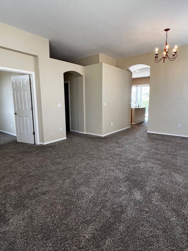 Building Photo - 1675 Brentford Way