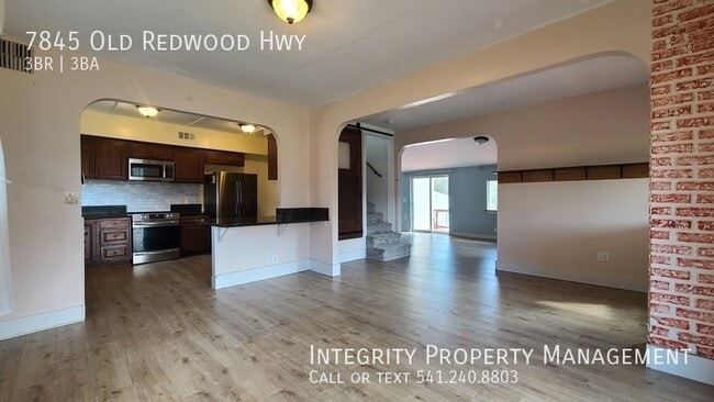 Building Photo - 7845 Old Redwood Hwy