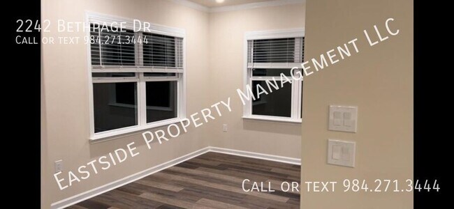 Building Photo - 2242 Bethpage Dr