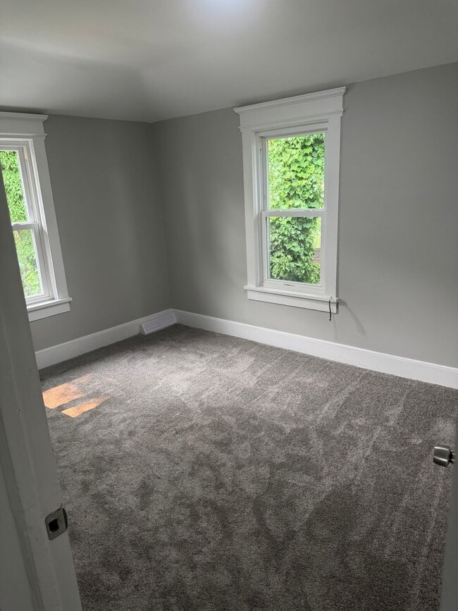Building Photo - Recently Renovated 3-Bedroom, 1-Bath Home in Pleasantville