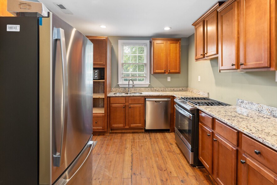 Building Photo - 13 Elizabeth St