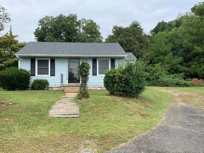 Building Photo - One Level House in Altavista