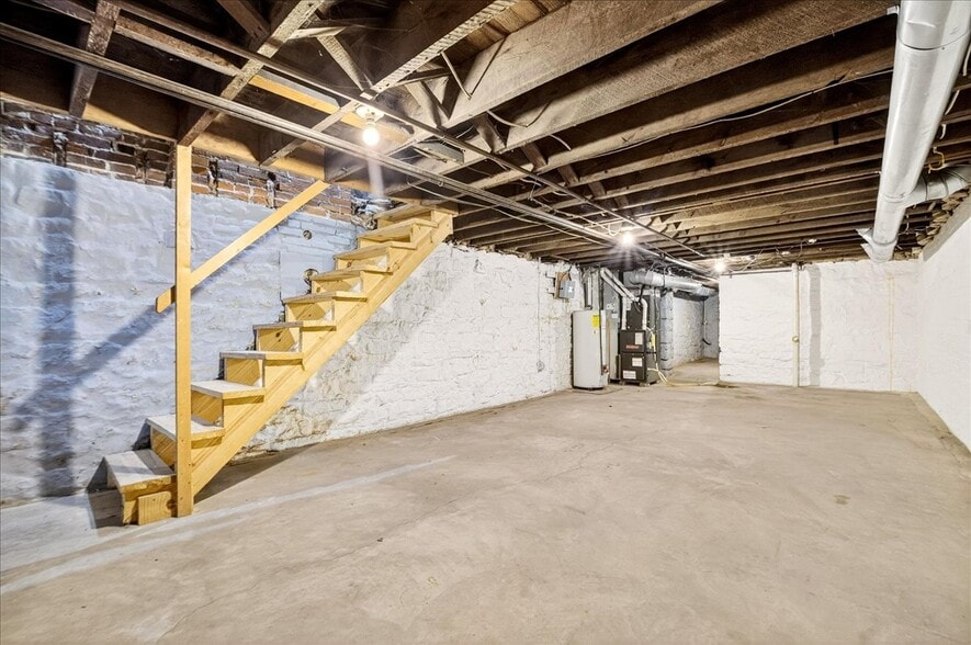 Clean and well kept basement - 2350 S 10th St