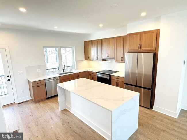Building Photo - 33 Lower Service Ct NW