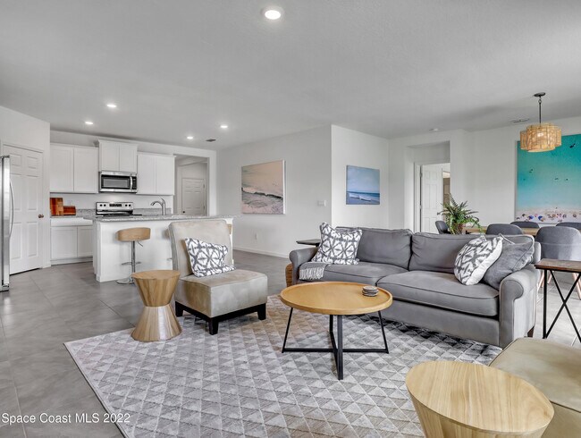 Building Photo - 7418 Tourmaline Dr