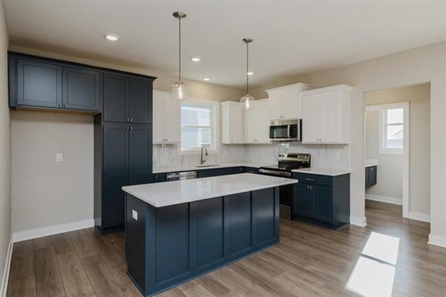 Building Photo - Brand New 5 bed/3.5 bath