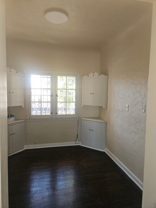 Building Photo - 1460 S Holt Ave