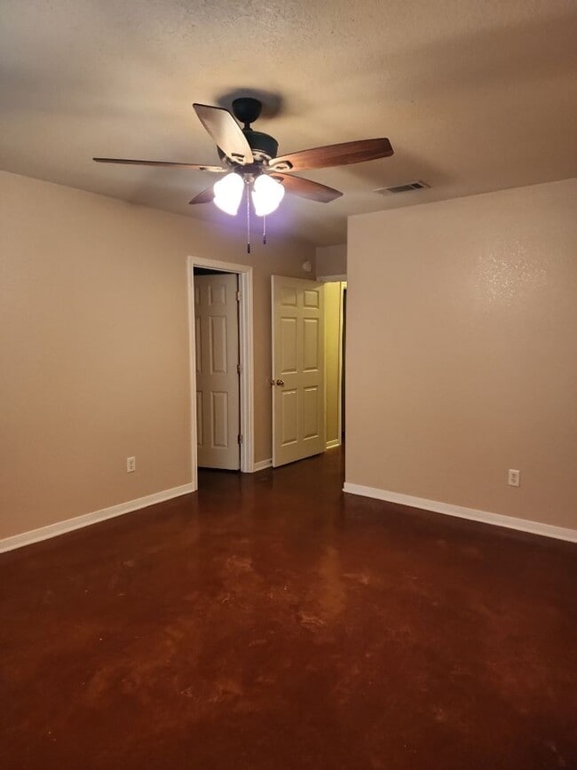 Building Photo - 1606 Libby Ln