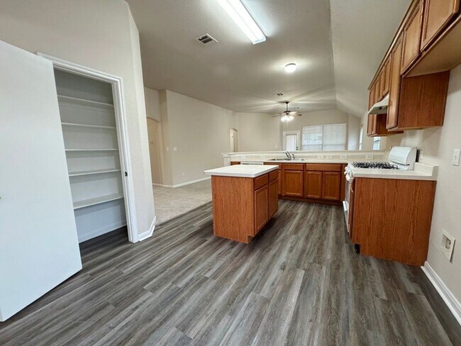 Building Photo - One-story brick home in popular Stoneridge Subdivision!