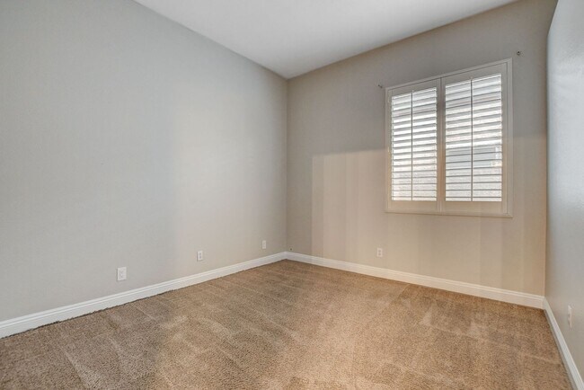 Building Photo - 4 bedroom, 3-bath home with a Pool!