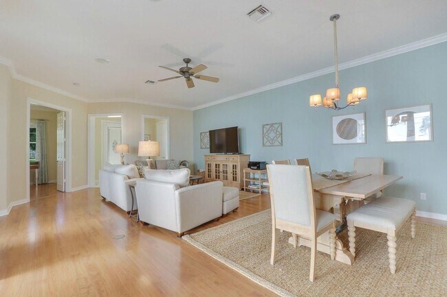 Building Photo - 122 Poinciana Dr