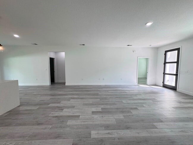 Building Photo - 10290 N Biscayne Dr