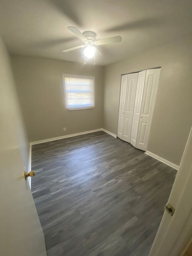 Building Photo - **ON HOLD**East Columbus 3 bedroom/1 bathr...