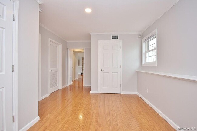 Building Photo - 478 Lake Rd