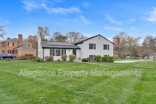 Building Photo - 2215 Lida Ct