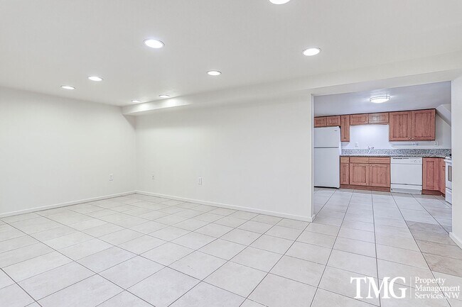 Building Photo - Eastmoreland 52nd Duplex
