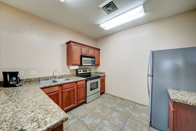 Building Photo - READY TO VIEW NOW! -FIRST MONTH RENT FREE-...