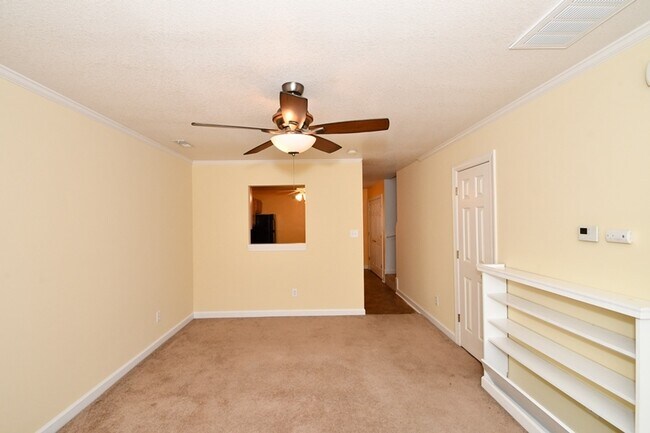 Building Photo - 104 Streamwood Dr