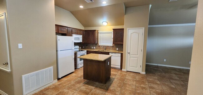 Building Photo - 2 bedroom 2 bath close to Clear Creek 8/12 move in date