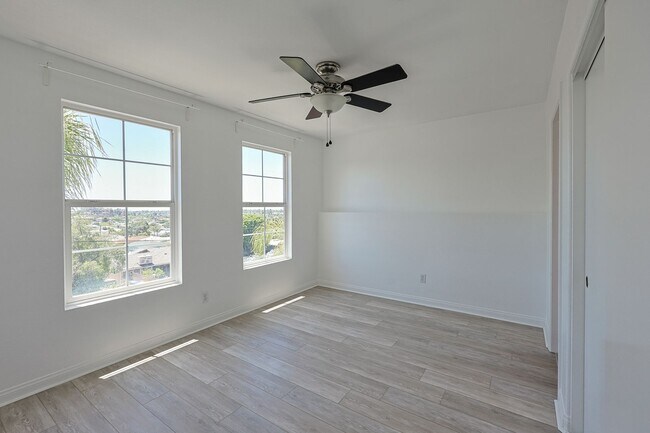 Building Photo - La Mesa 2BR + Office Room Townhome-Style Condo with 2-Car Garage Parking