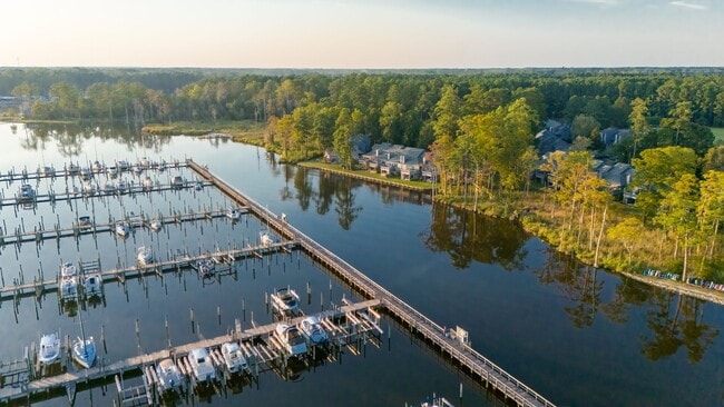 Building Photo - Furnished Townhome with Water Views and Boat Slip!