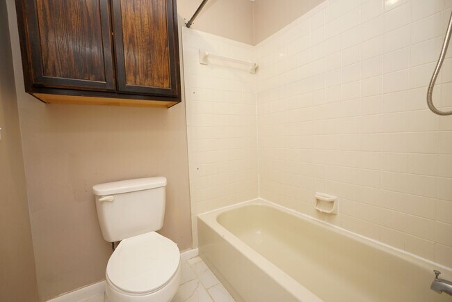 Building Photo - 104 Cedar Ridge Way