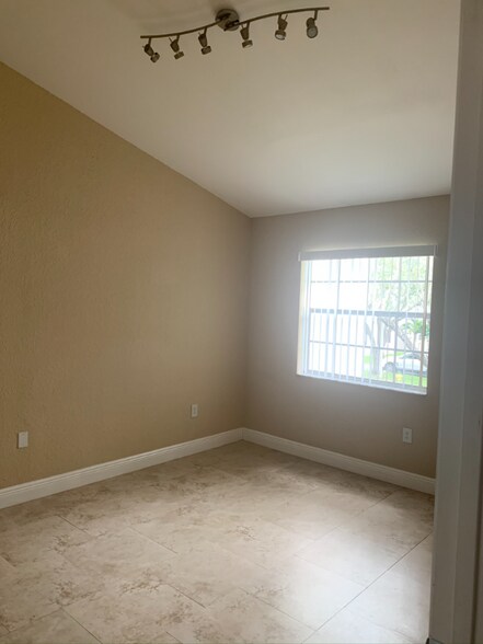 Building Photo - 2841 N Oakland Forest Dr