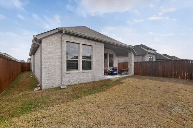 Building Photo - 2319 Kirkstall Wy