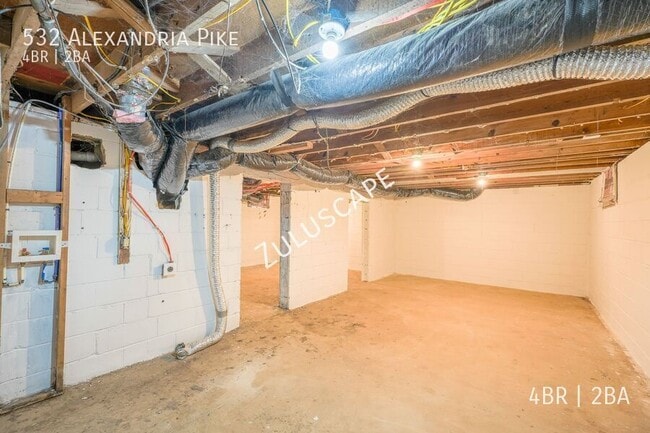 Building Photo - 532 Alexandria Pike