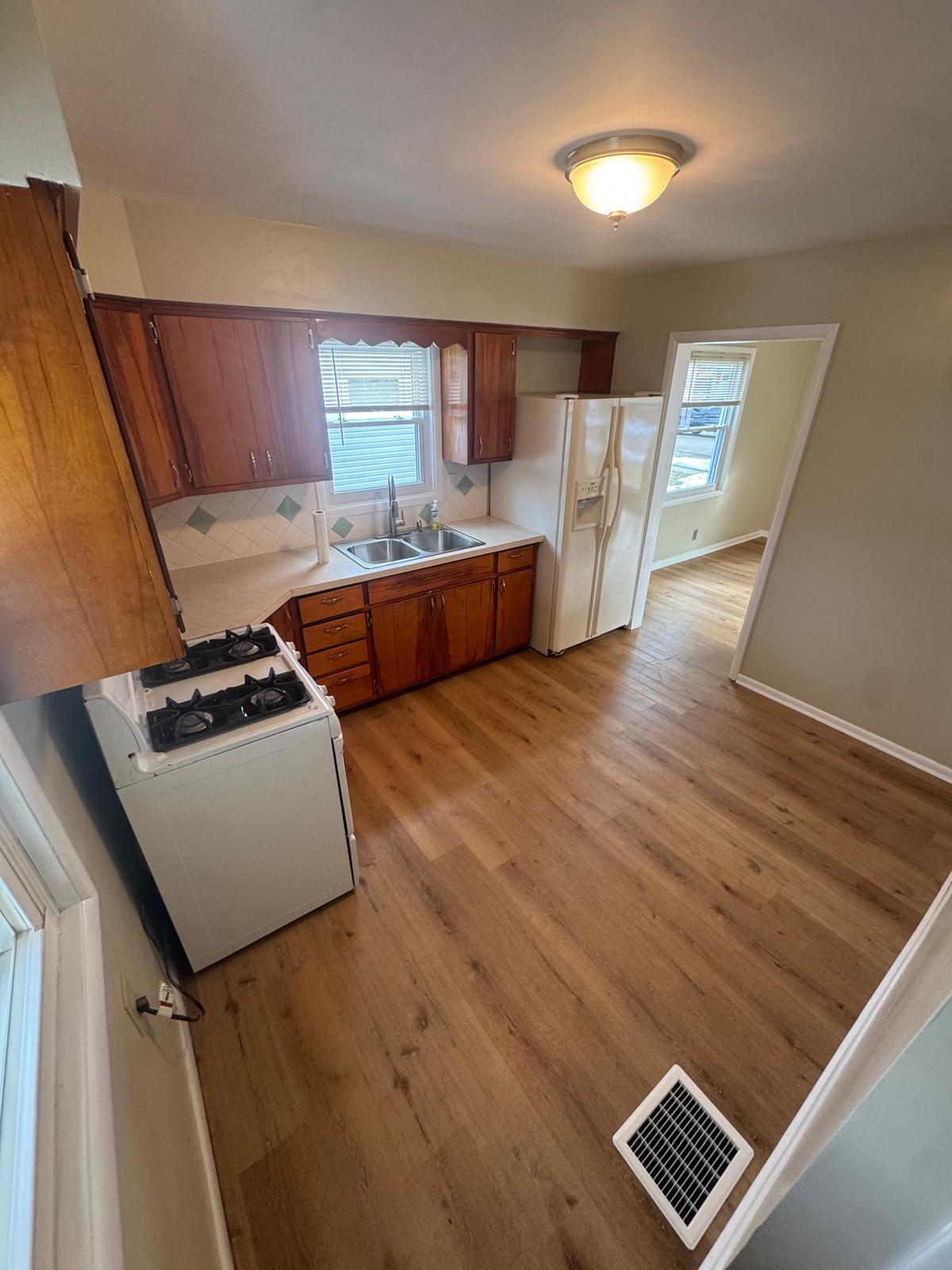 Building Photo - 507 Maplewood Dr