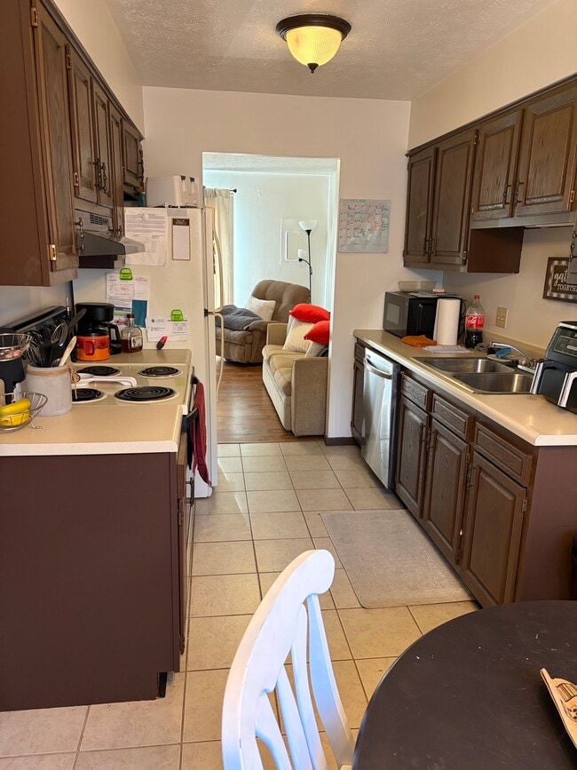 Building Photo - 8 S Trace Rd