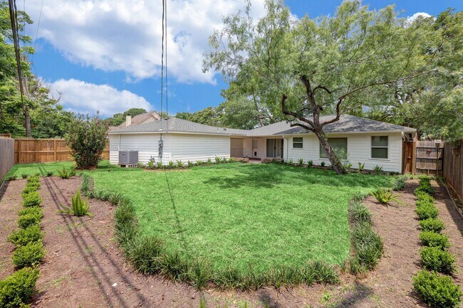 Building Photo - 3807 Murworth Dr