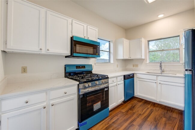 Building Photo - 308 N Ranch House Rd