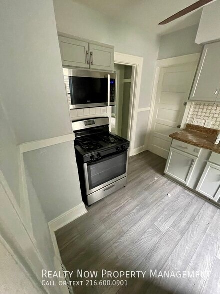 Building Photo - 3396 W 117th St