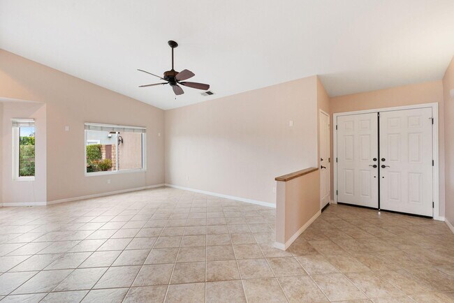 Building Photo - 44030 Mariposa Ct