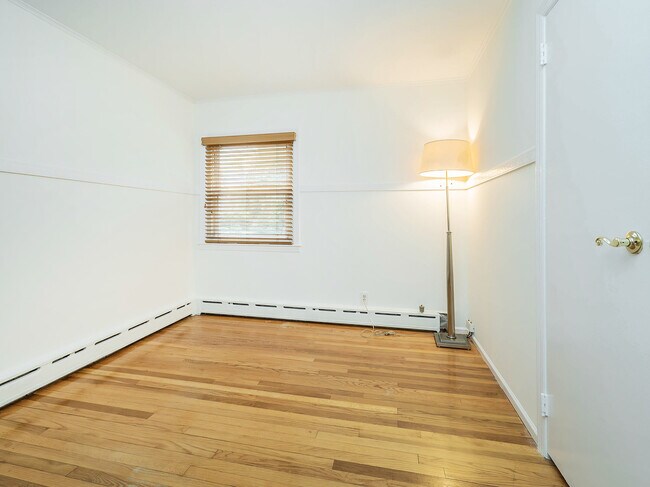 Building Photo - 17 Beechwood Dr