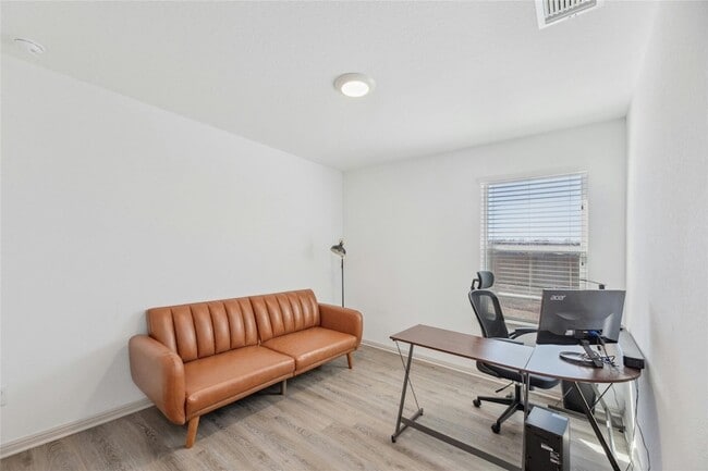 Building Photo - 241 Sweetwater Crk Ln